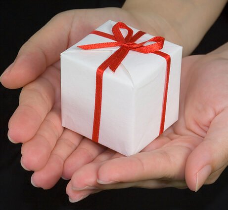 20140827065048!giving a gift